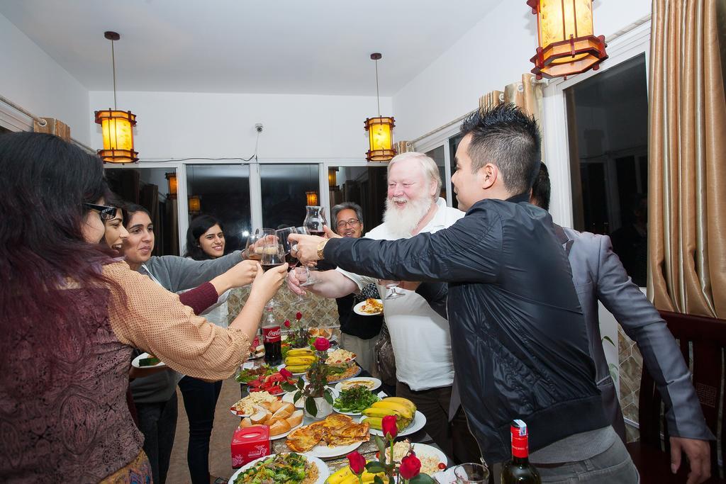 Hanoi Luxury Hotel Bagian luar foto