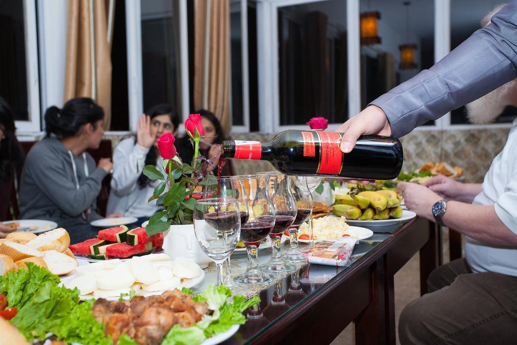 Hanoi Luxury Hotel Bagian luar foto