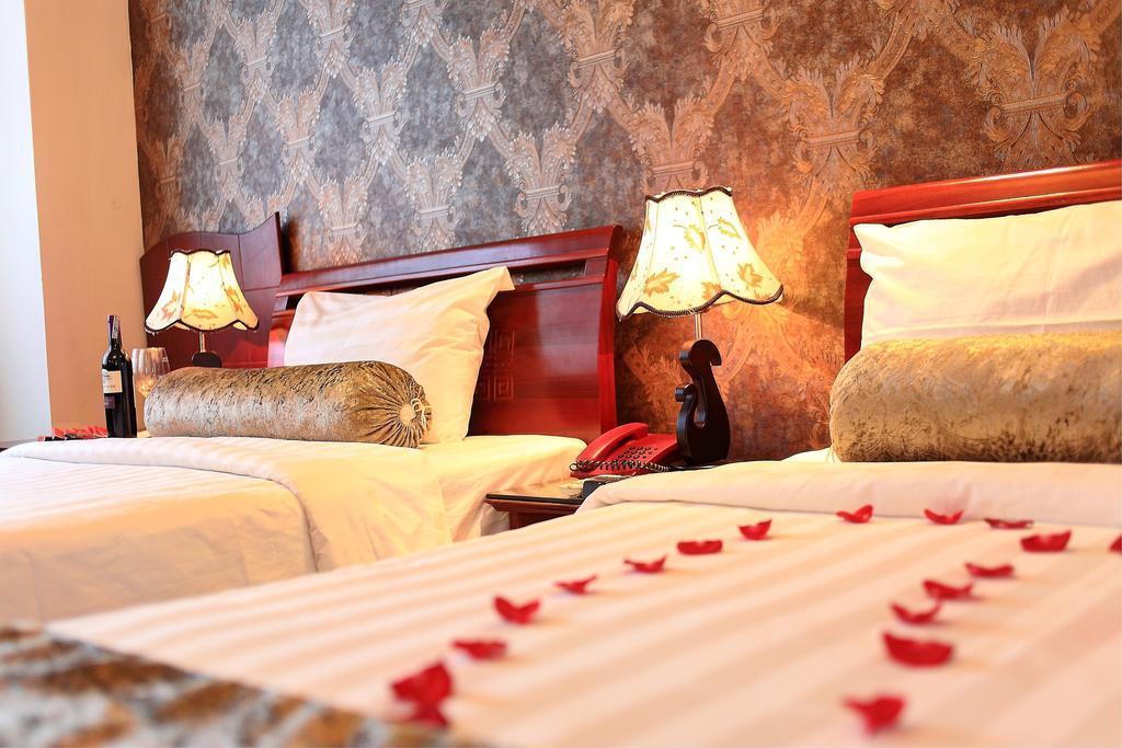 Hanoi Luxury Hotel Bagian luar foto