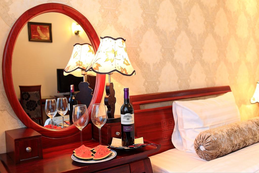 Hanoi Luxury Hotel Bagian luar foto