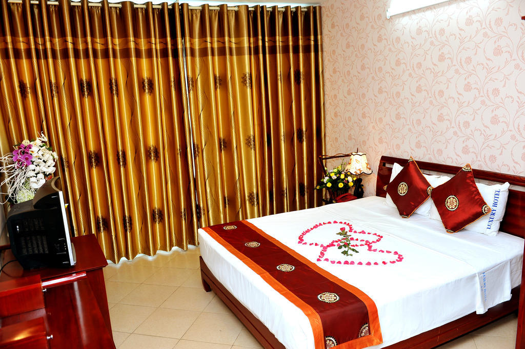 Hanoi Luxury Hotel Bagian luar foto
