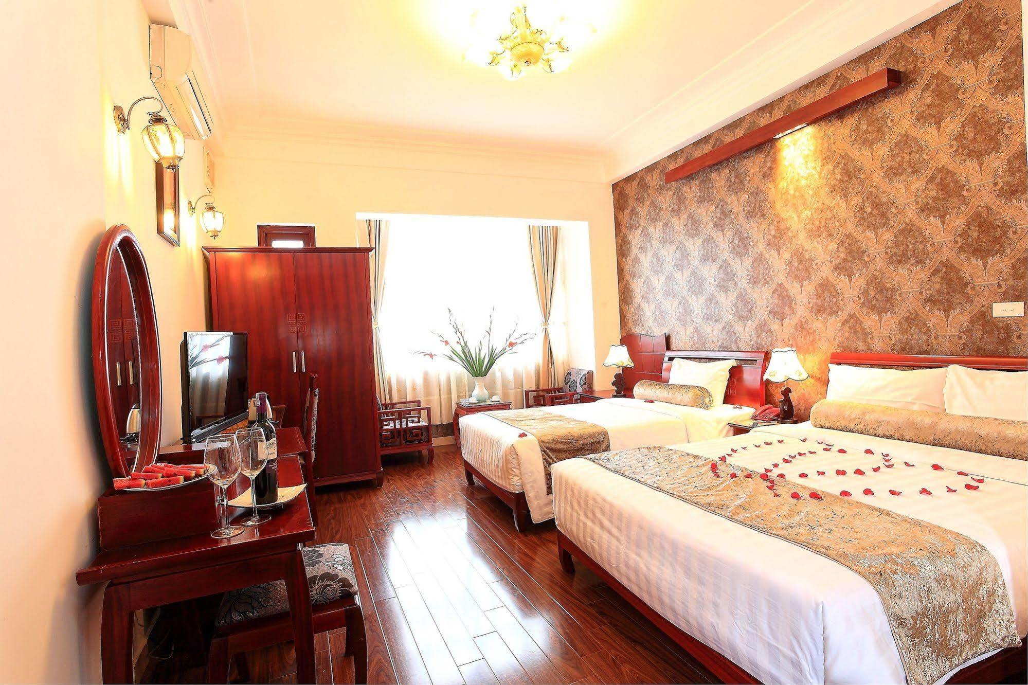Hanoi Luxury Hotel Bagian luar foto