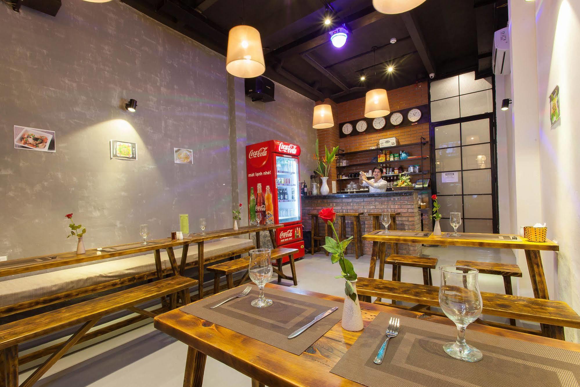 Hanoi Luxury Hotel Bagian luar foto