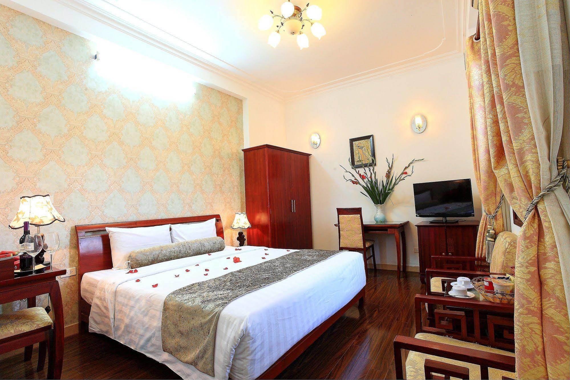 Hanoi Luxury Hotel Bagian luar foto