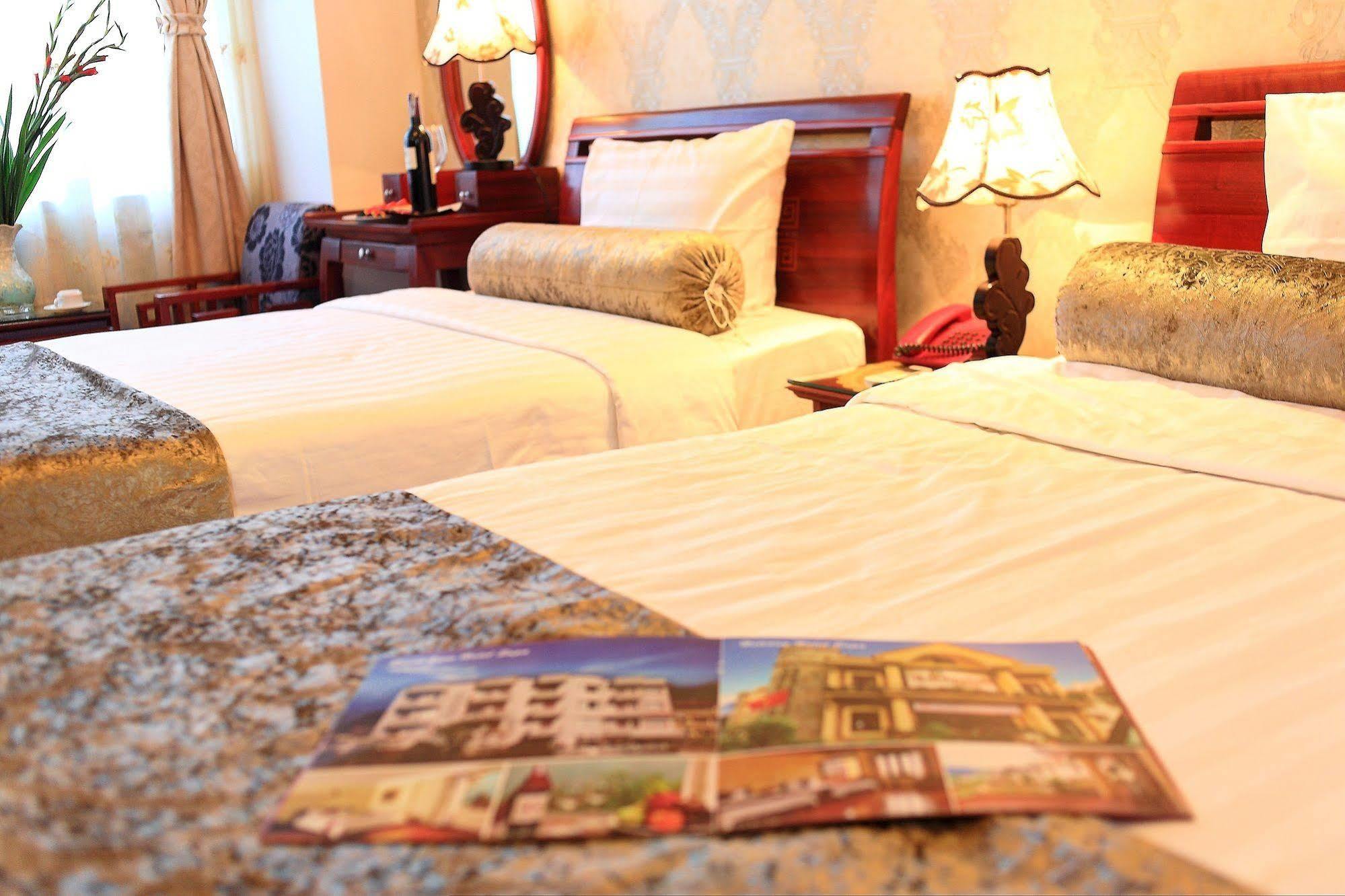 Hanoi Luxury Hotel Bagian luar foto