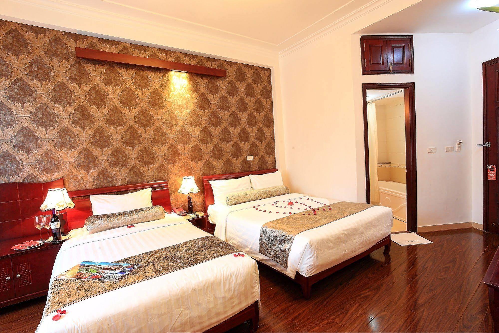 Hanoi Luxury Hotel Bagian luar foto