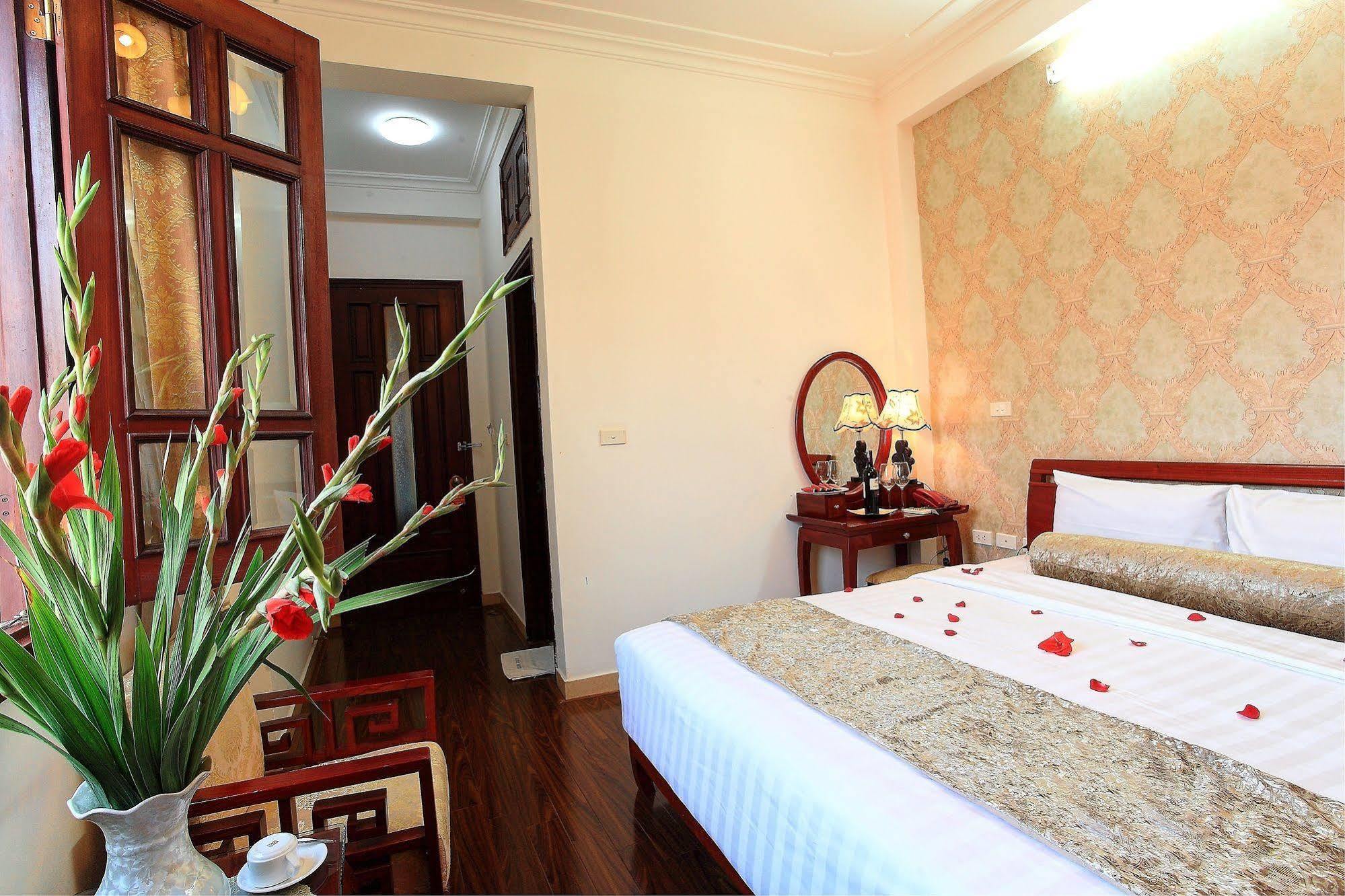 Hanoi Luxury Hotel Bagian luar foto