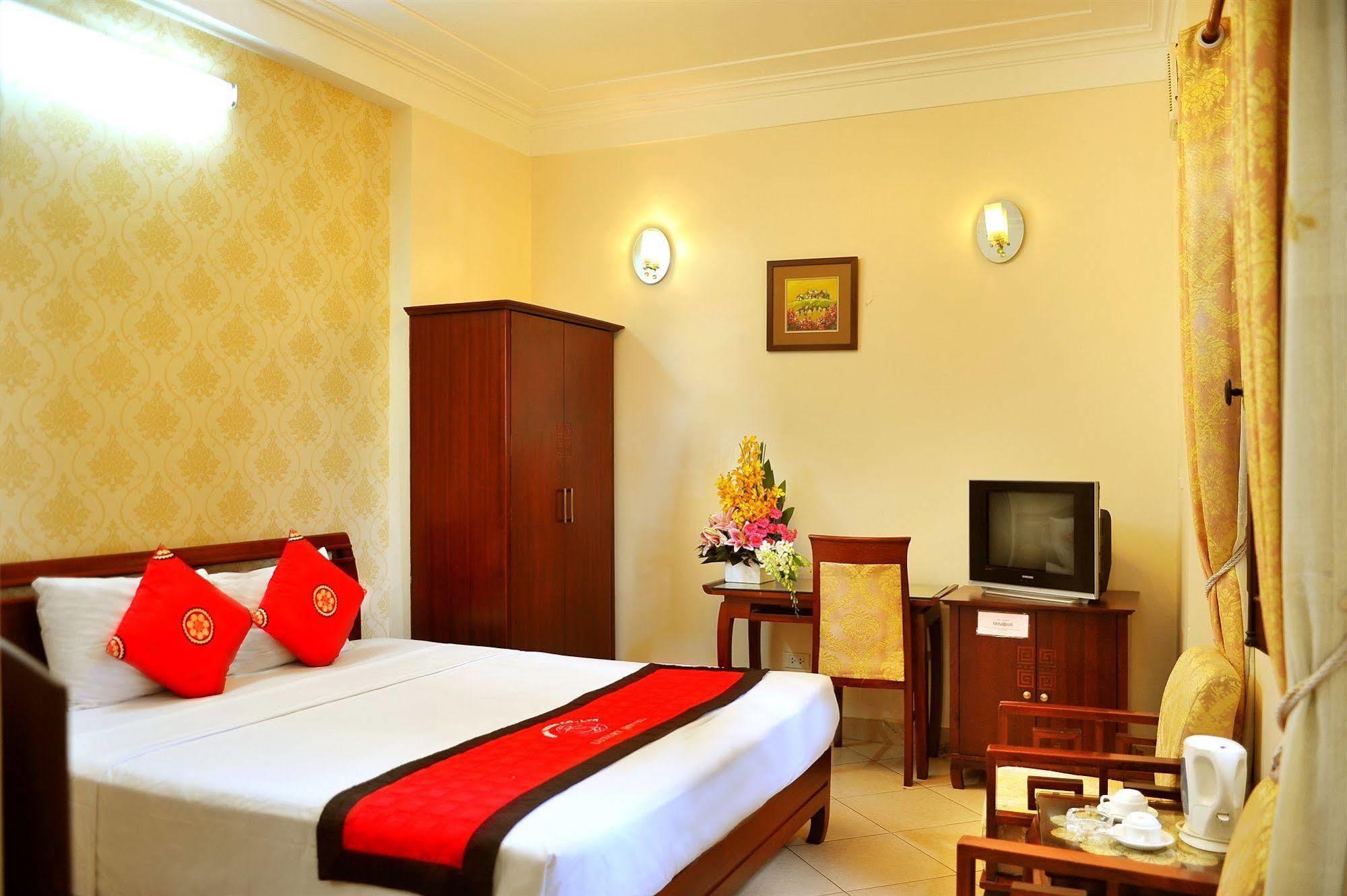 Hanoi Luxury Hotel Bagian luar foto
