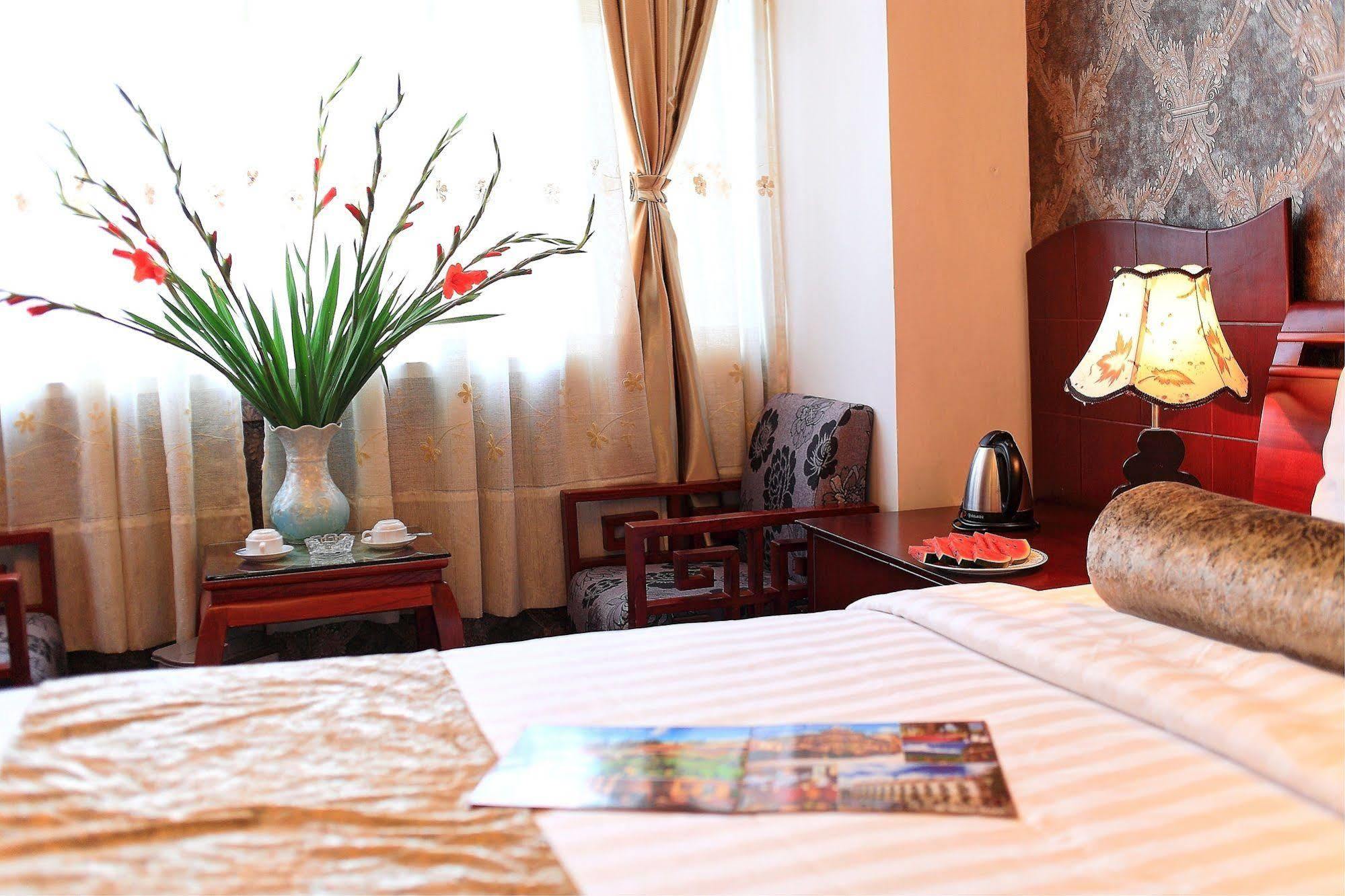 Hanoi Luxury Hotel Bagian luar foto